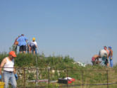 Panoramica della banda, con IK3RBE (camicia azzurra) che controlla fra un giro e l'altro dei turisti.