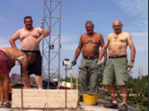 1 traliccio. da SX Albertino, IZ3SVY Luca, IZ3HPH Direttore lavori Giancarlo, IZ3BUR dalla cazzuola agli spaghetti.