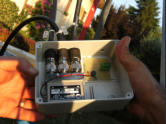 Particolare del mio relay della DOW KEY,pol.  H/V. Bassissima perdita d'inserzione, 5 Kw di potenza a 5 Ghz. I cavi vedete sono stati assemblati da Renato I3EJ dopo la misura strumentale di IK3MAC Graziano, big di impianti EME.